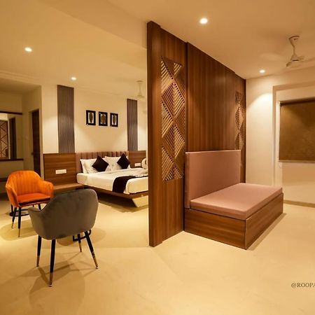 Hotel Veesons Executive Sholapur Exterior foto
