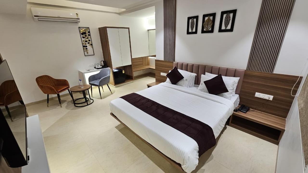 Hotel Veesons Executive Sholapur Exterior foto