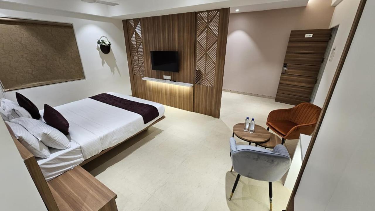 Hotel Veesons Executive Sholapur Exterior foto