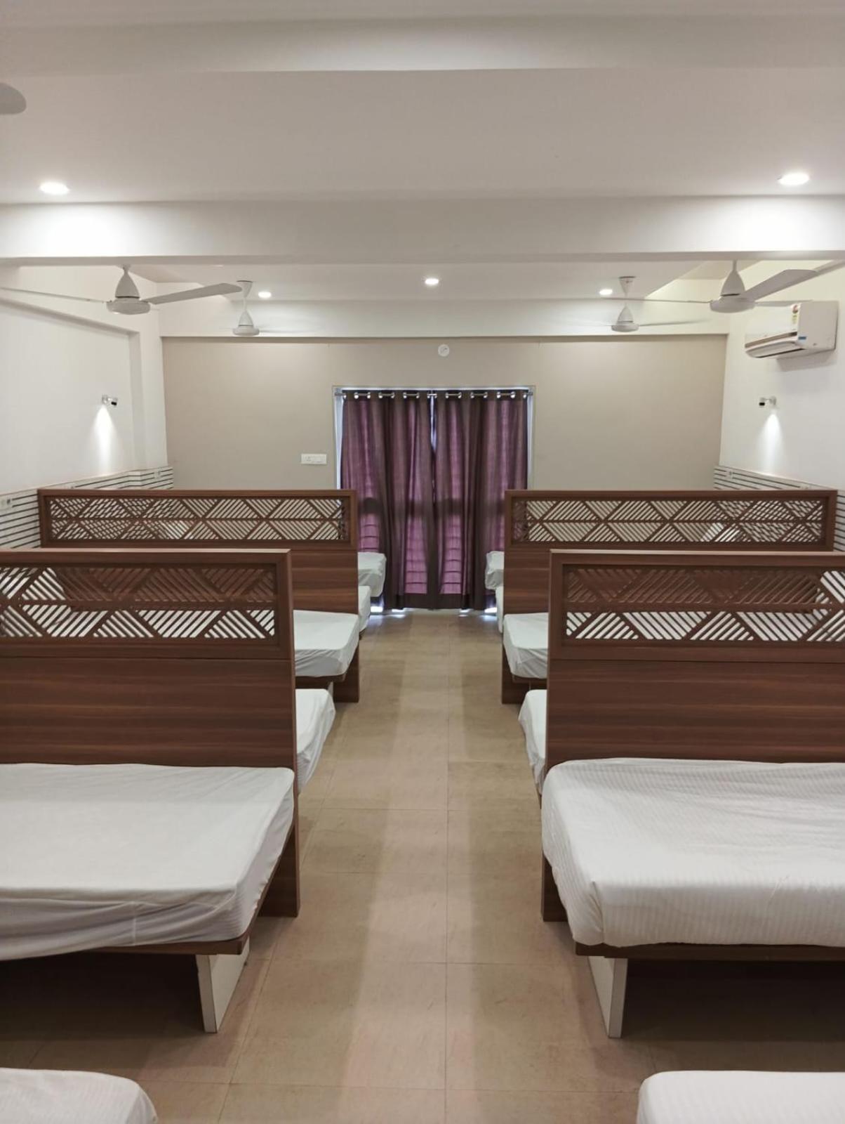 Hotel Veesons Executive Sholapur Exterior foto