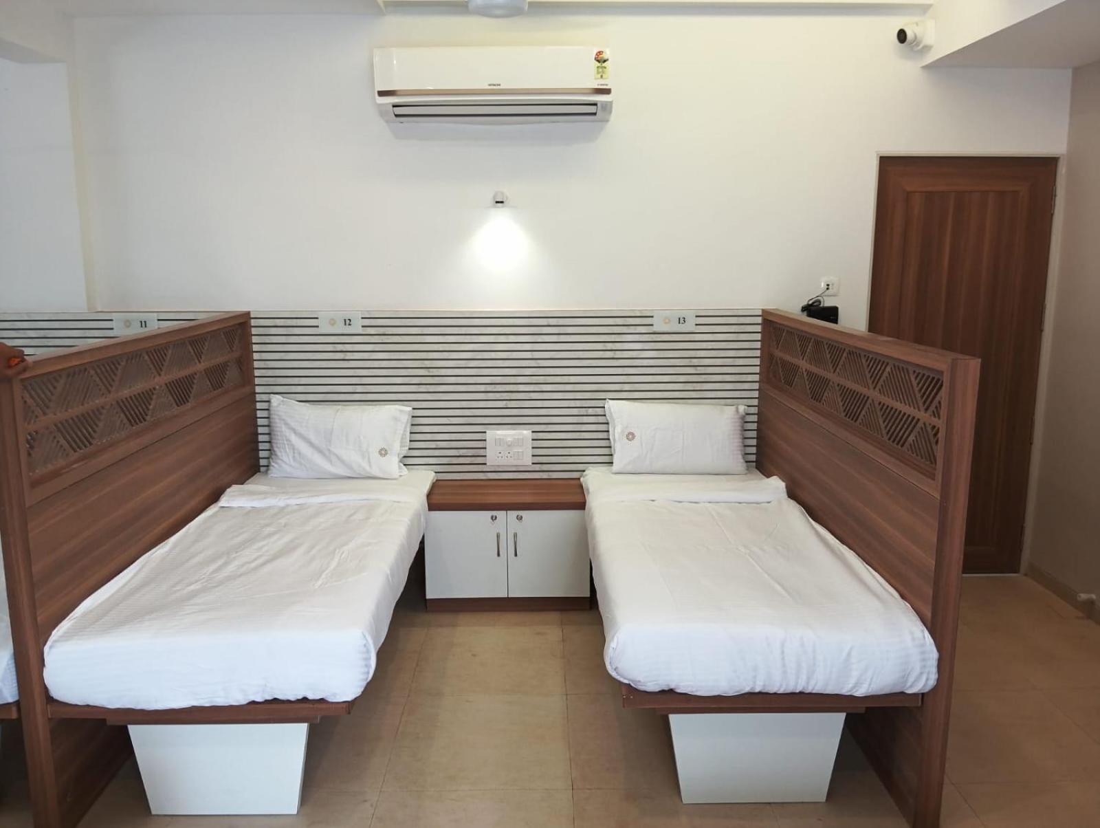 Hotel Veesons Executive Sholapur Exterior foto