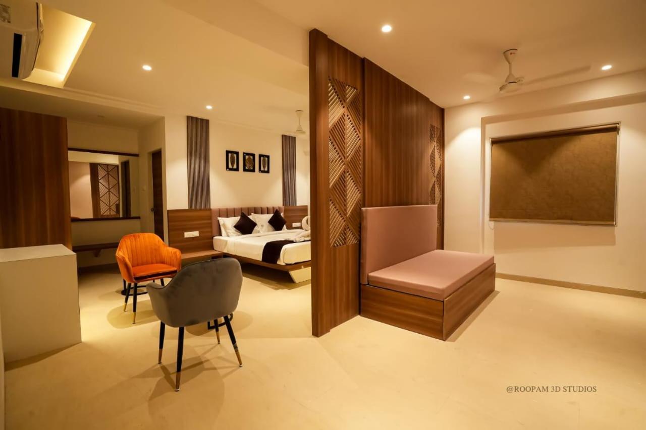Hotel Veesons Executive Sholapur Exterior foto