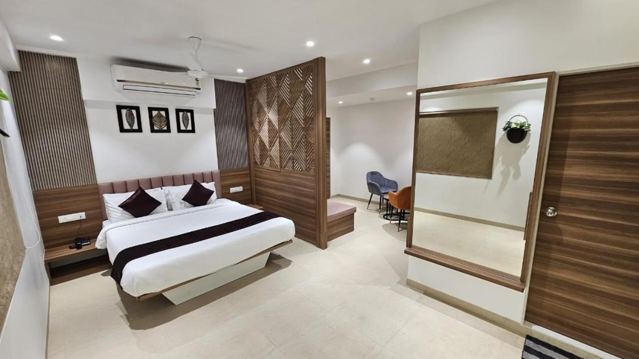 Hotel Veesons Executive Sholapur Exterior foto